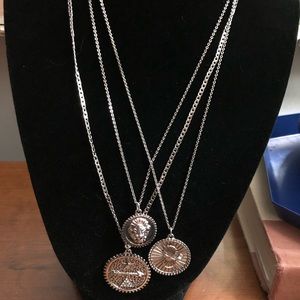 Three stand pendant necklace